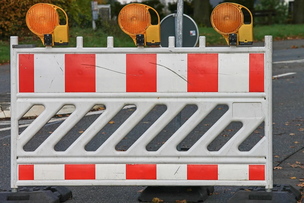 Panneau de chantier ou enseigne : les règles ne sont pas les mêmes