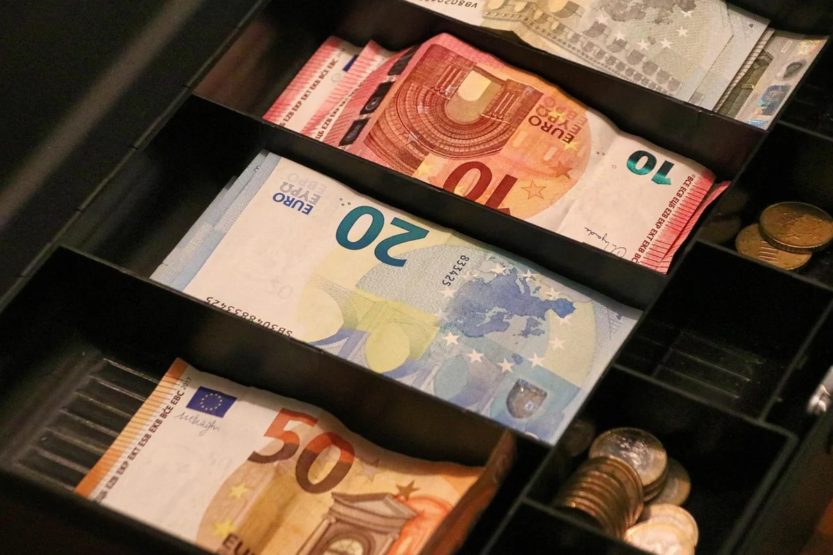 Western Union envoi argent : frais, délais et alternatives en 2026
