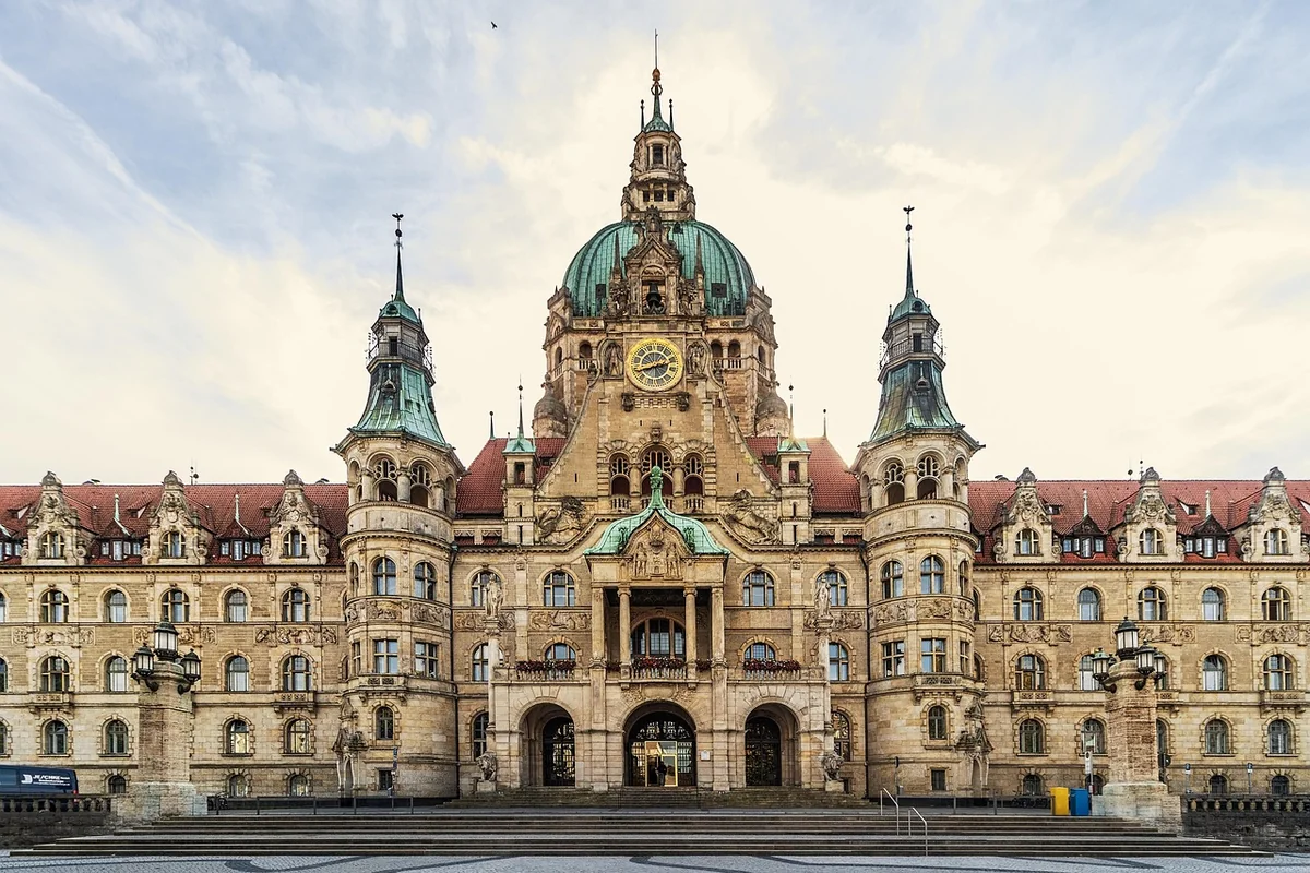 Les services municipaux : contacts directs et horaires réels