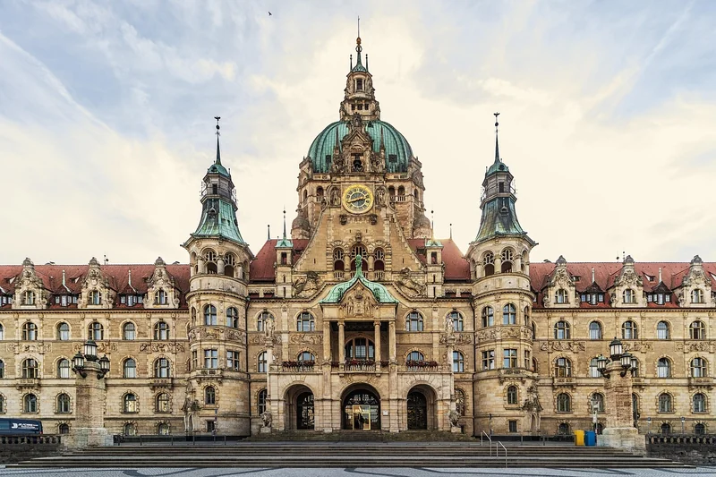 Les services municipaux : contacts directs et horaires réels