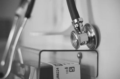 Signalétique hôpital pour entreprise à Nantes : guide complet 2026